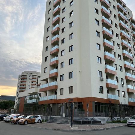 Lazar Towers Studios & Apartments Near Palas Яссы Экстерьер фото