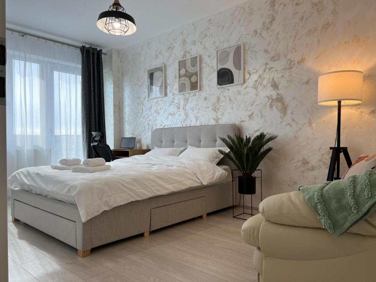 Lazar Towers Studios & Apartments Near Palas Яссы Экстерьер фото